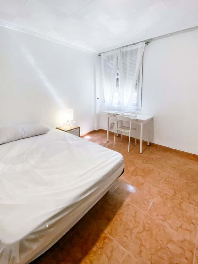 Habitación en piso de 4 habitaciones en Algirós