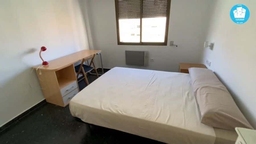 Habitación en piso de 4 habitaciones en Ciutat Vella