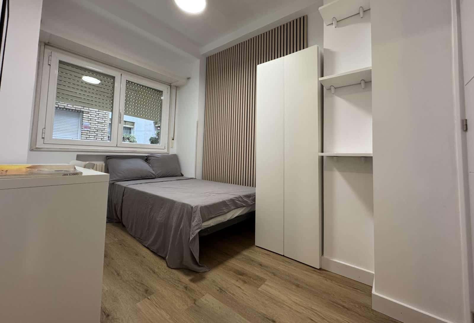 Double bed in Rooms for rent in the center of Madrid