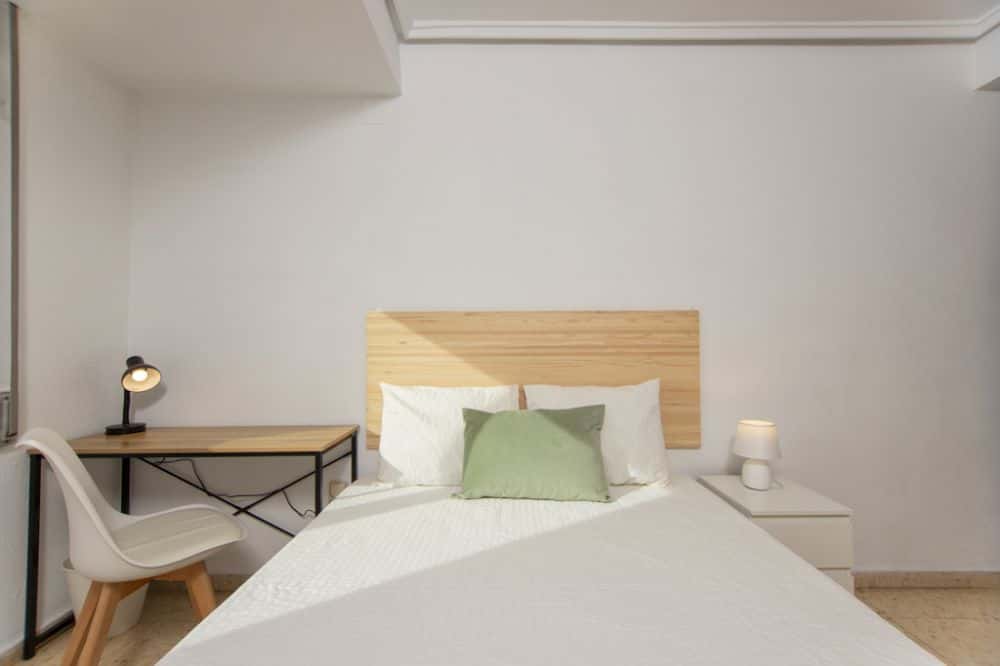 Amplia habitación doble en Valencia