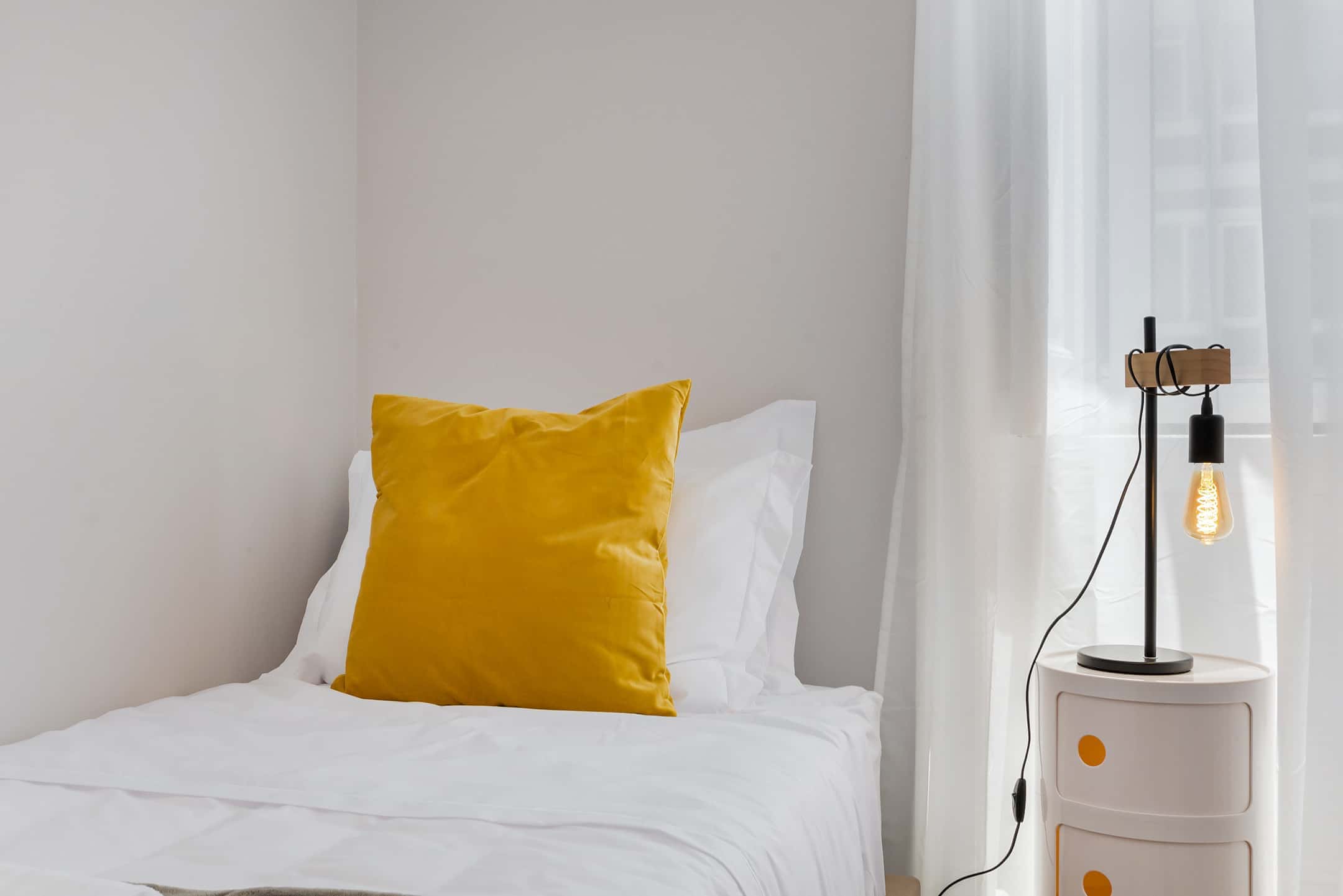 Room in a 5-bedroom apartment in Rua António Pedro, Lisbon - Alfama Fado Room
