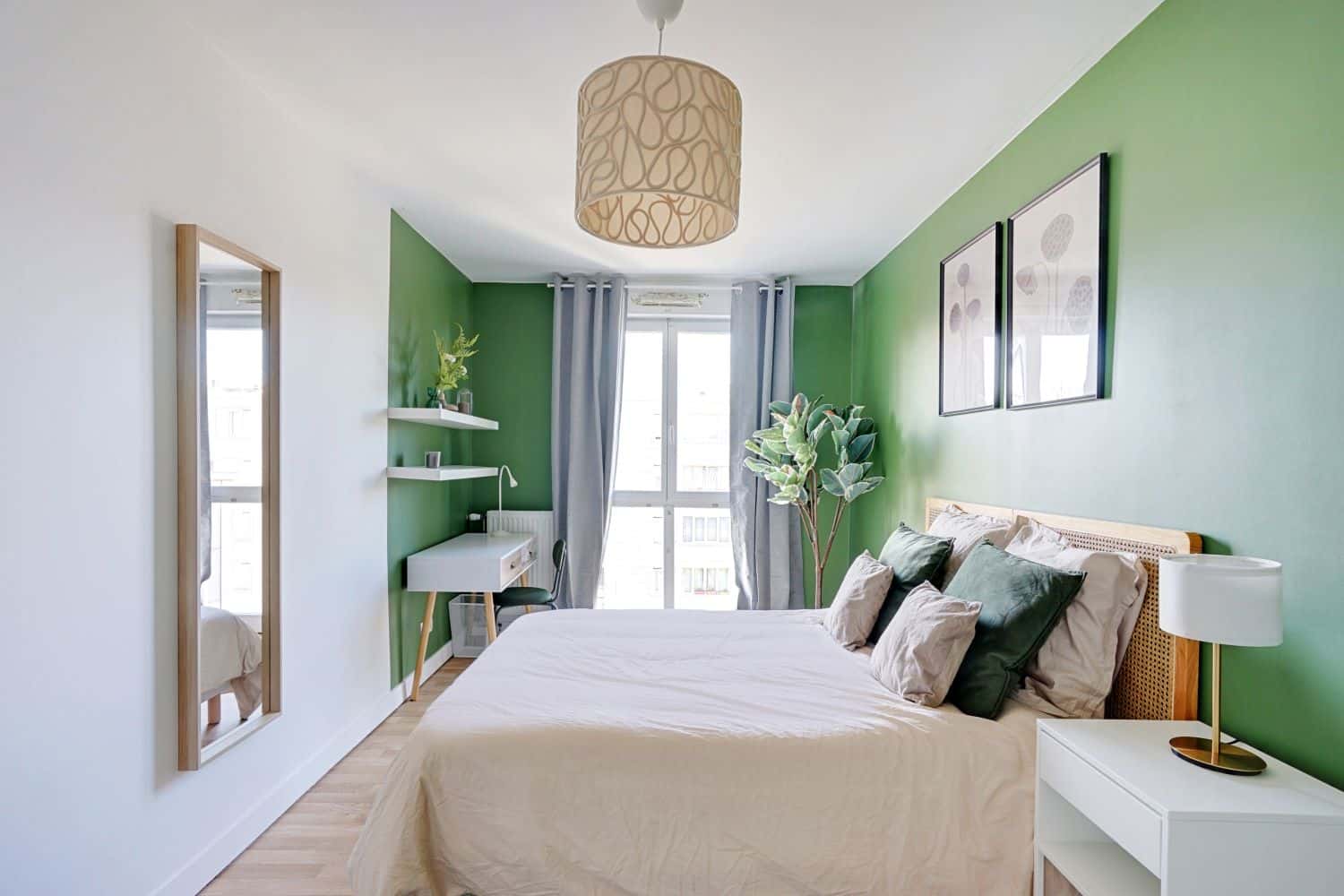 Move into this contemporary 14 m² room in coliving just outside of Paris