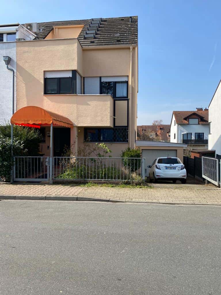 Grosses möbliertes WG Zimmer mit eigenem Balkon - Foto 1