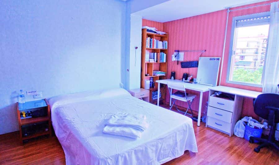 Habitación en piso de 3 habitaciones en Algirós