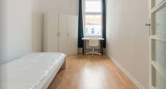 Listing photo thumbnail