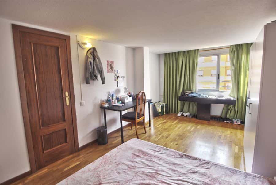 Habitación en piso de 7 habitaciones en Ciutat Jardi