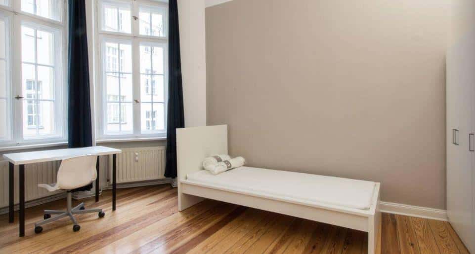 Zimmer in der Königin-Elisabeth-Str. 1