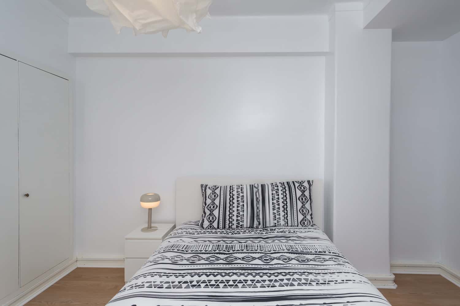 Room 9 - 35. Fontes Pereira Melo 3 6D