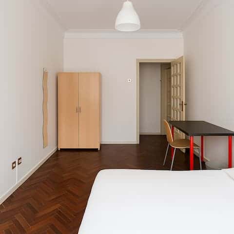 Quarto com cama de casal em apartamento com 7 quartos - FLAT I - I06