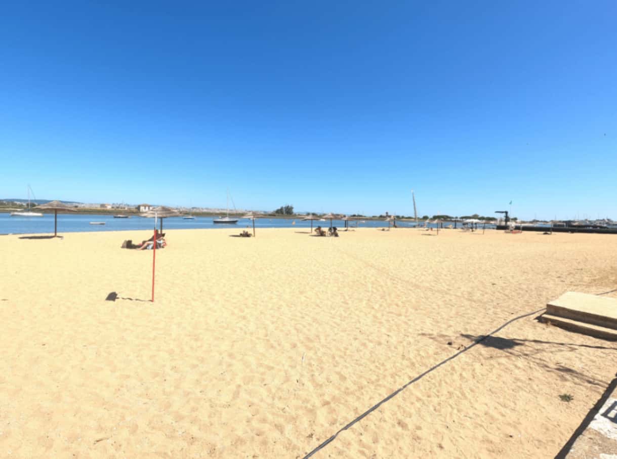 Spacious studio in Seixal, close to the beach (SEPT - MAY ONLY)