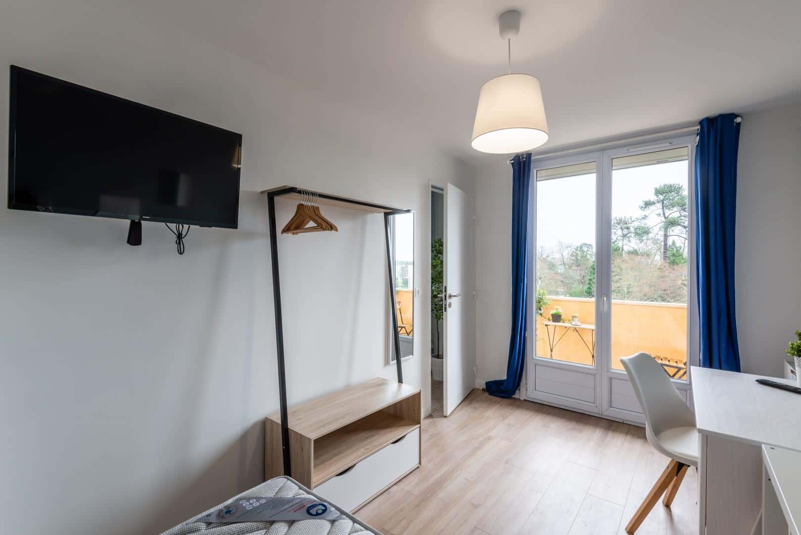 Chambre 1 - JULES VERNE