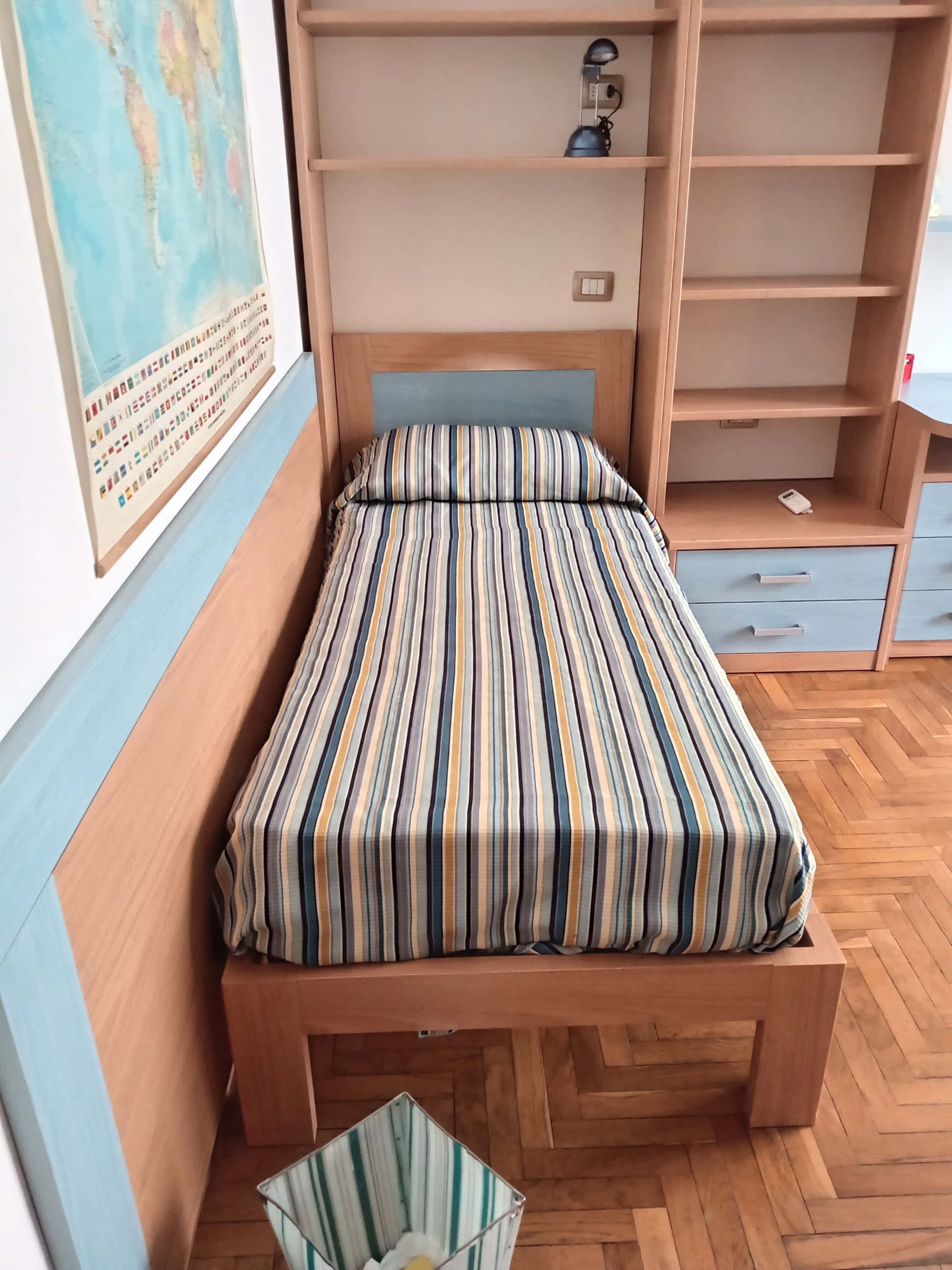 Room in Via Umberto Boccioni, Firenze for 125 m² with 4 bedrooms