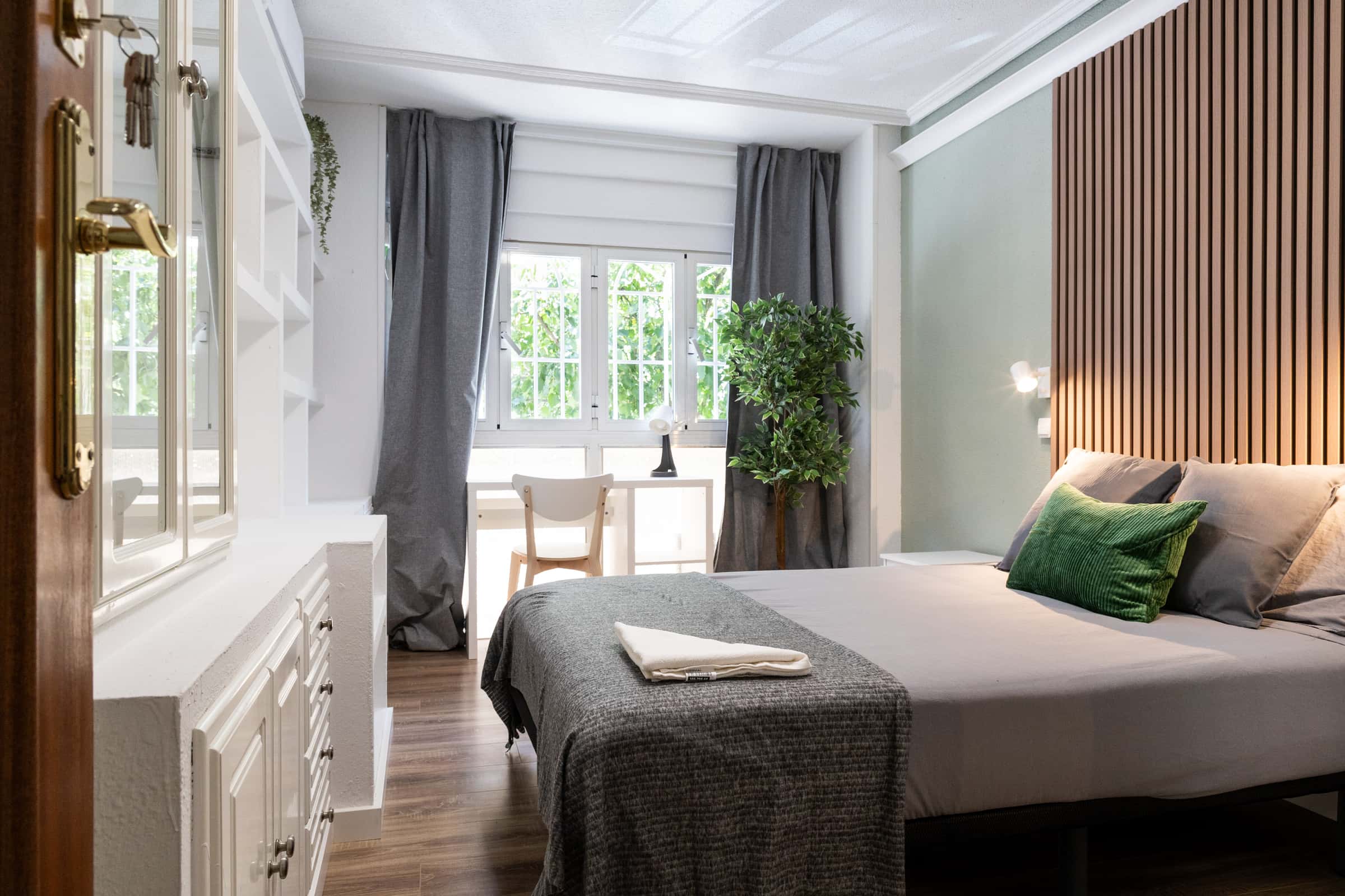 Zimmer in Paseo de los Jesuitas, Madrid für 80 m² mit 4 Schlafzimmer