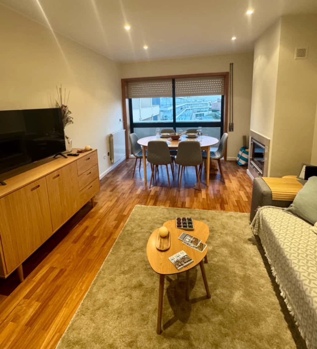 Spacious Apartment with balcony in Lavra