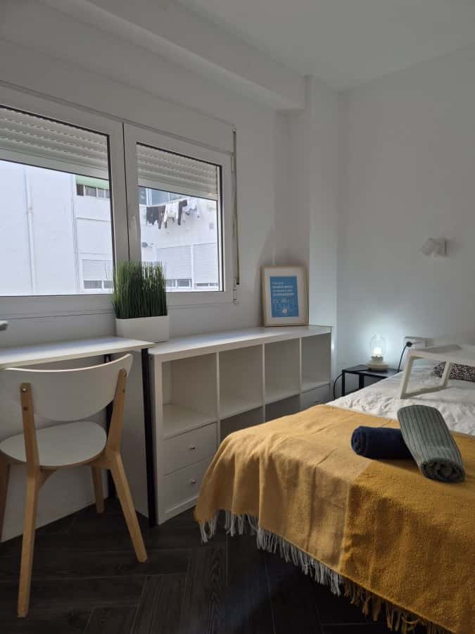Habitación en piso de 4 habitaciones en Camins Al Grau