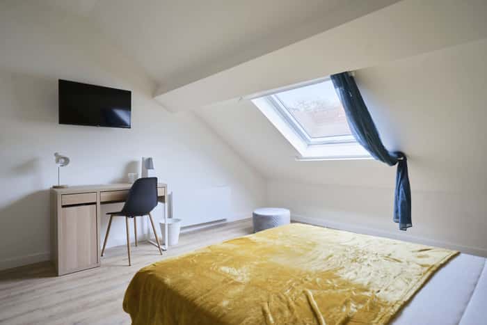 Listing photo thumbnail