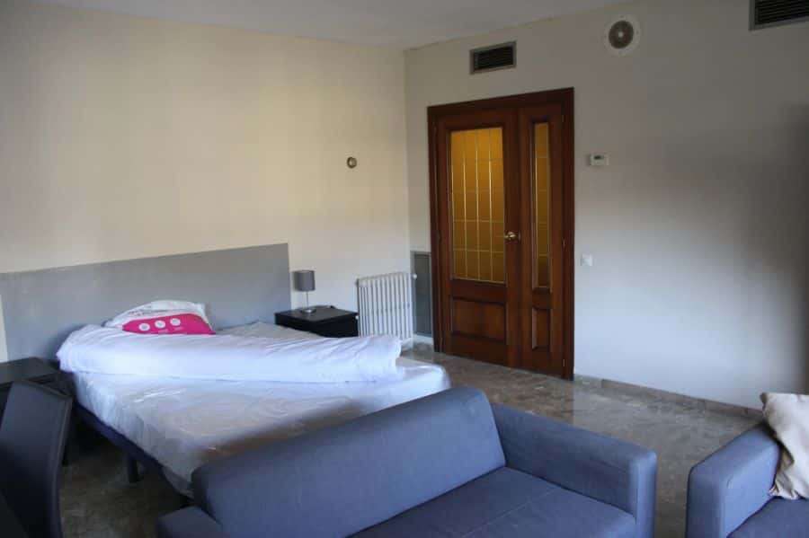 Habitación en piso de 5 habitaciones en Sant Francesc