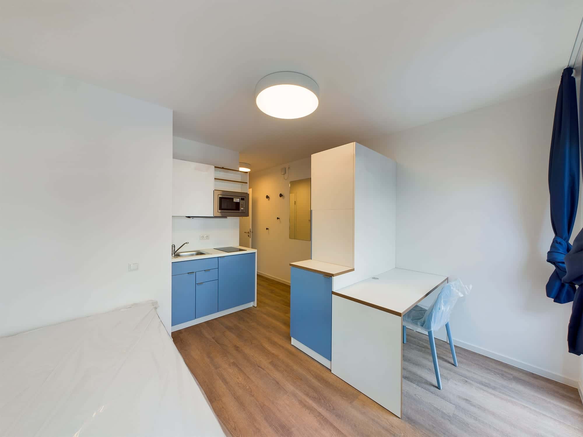 Fully furnished studio with balcony-  Nearby HTW University