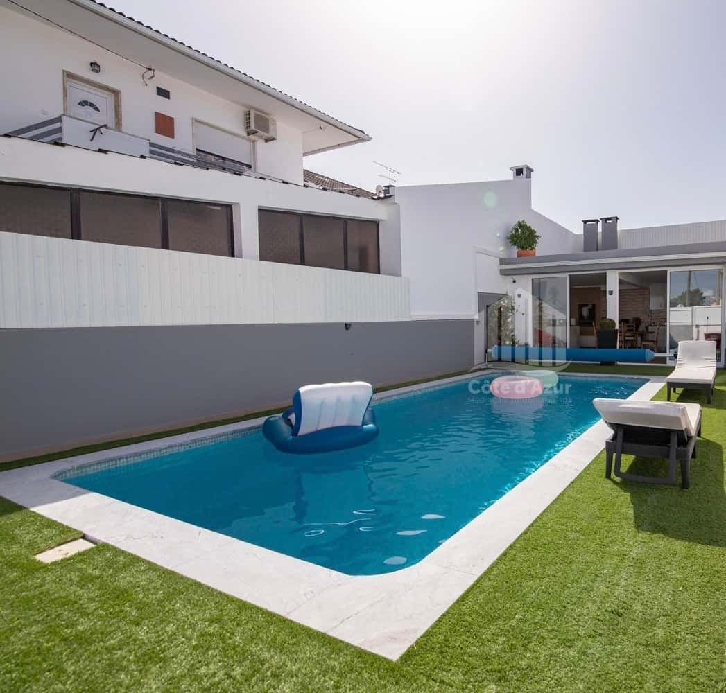 Moradia independente com piscina e 4 quartos