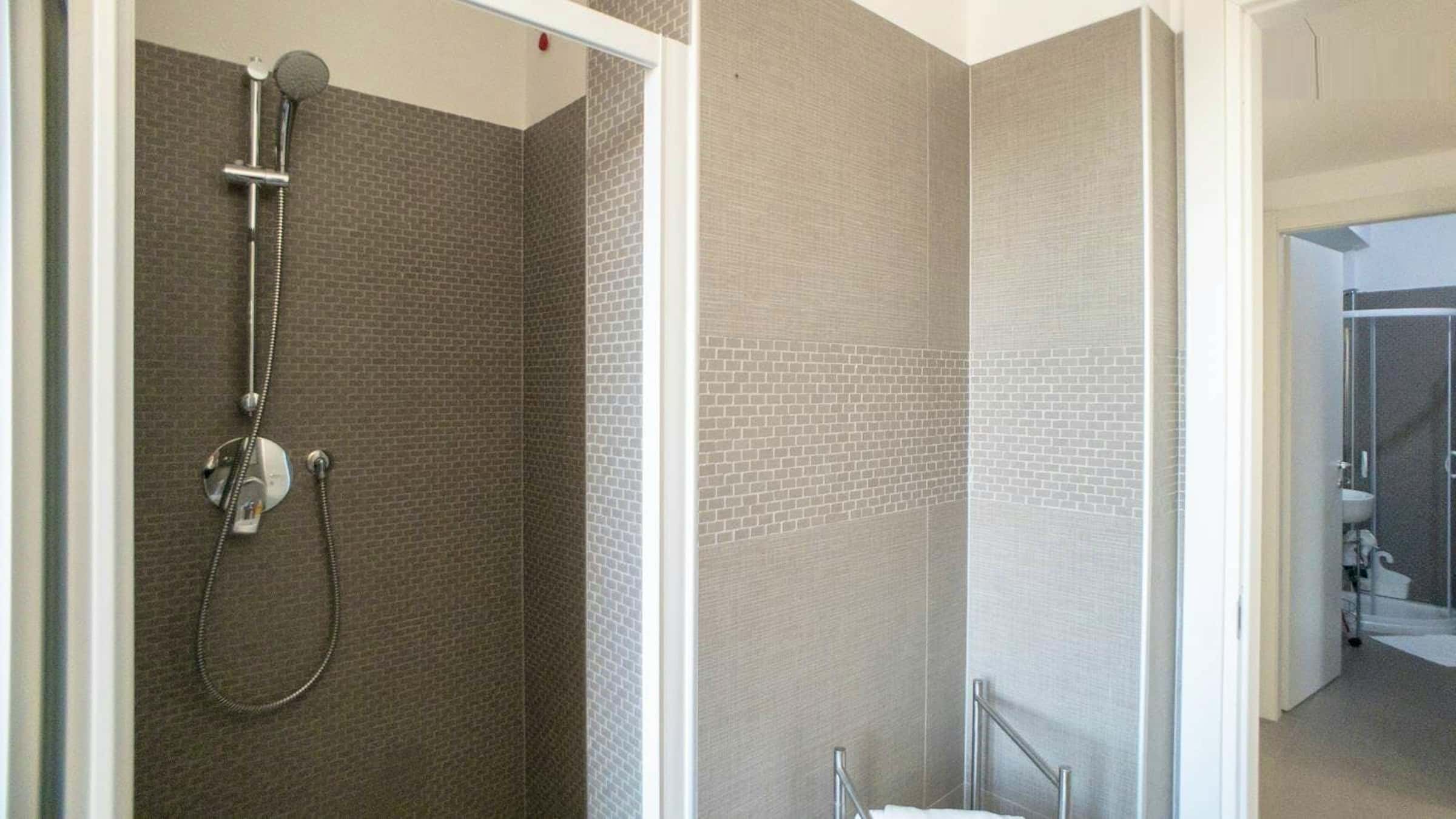 Single room Milan, 3 beds — photo 18