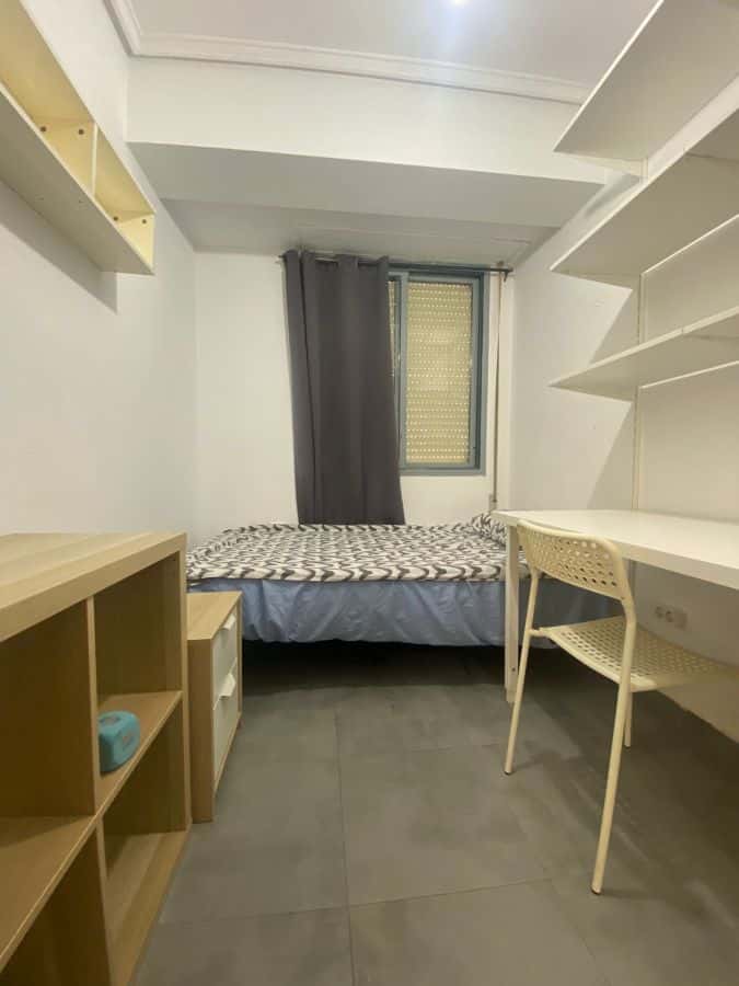 Habitación en piso de 4 habitaciones en Algirós