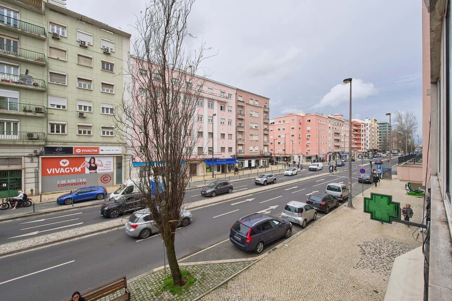 Room 2 - 87. Avenida de Roma 16 2E