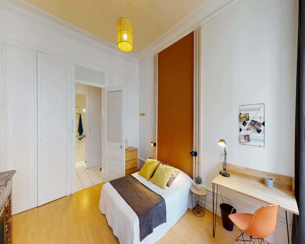 Chambre dans le rue de Marseille