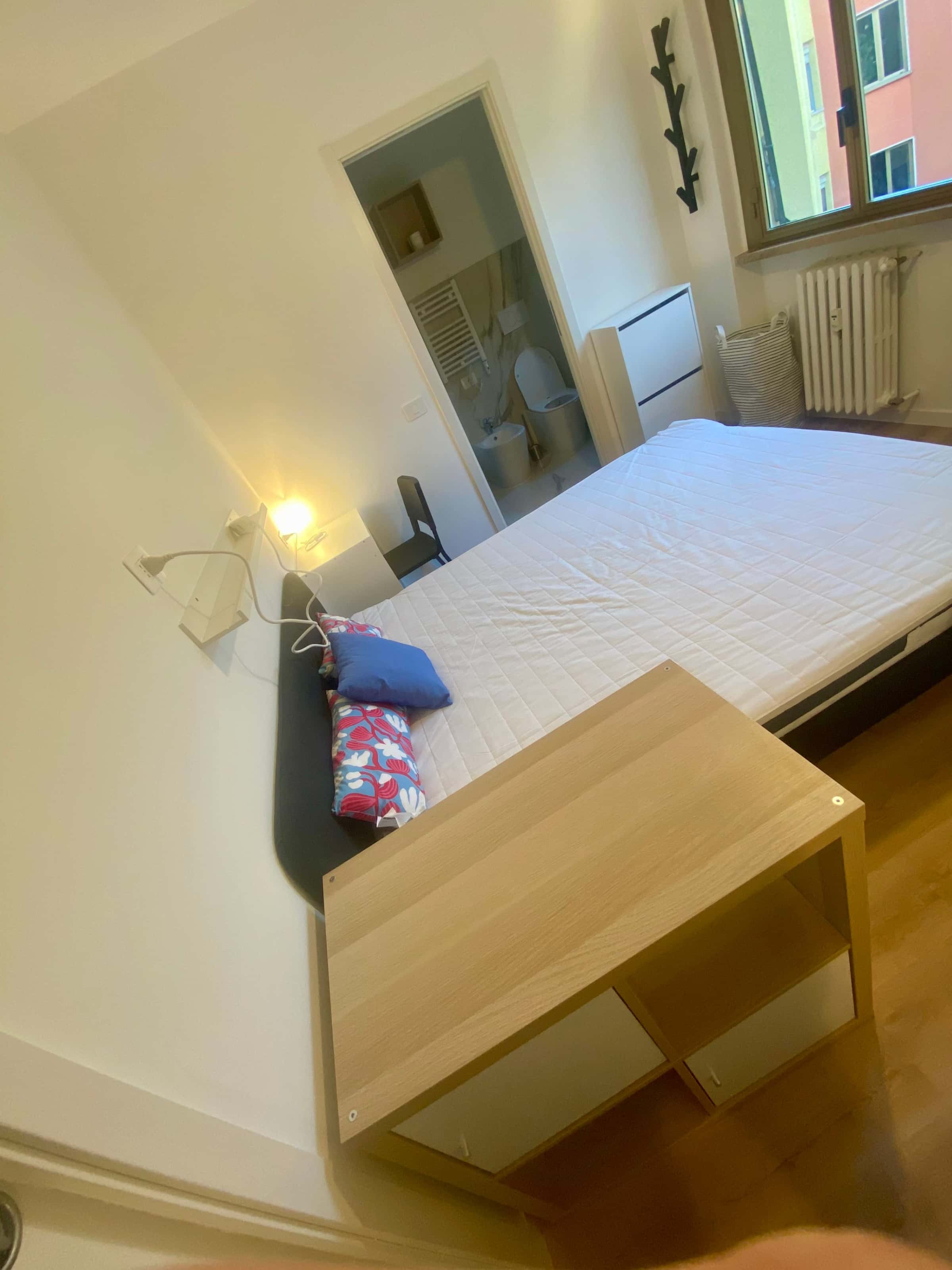 Suite Matrimoniale con bagno privato in Via Cascina Barocco, Milano