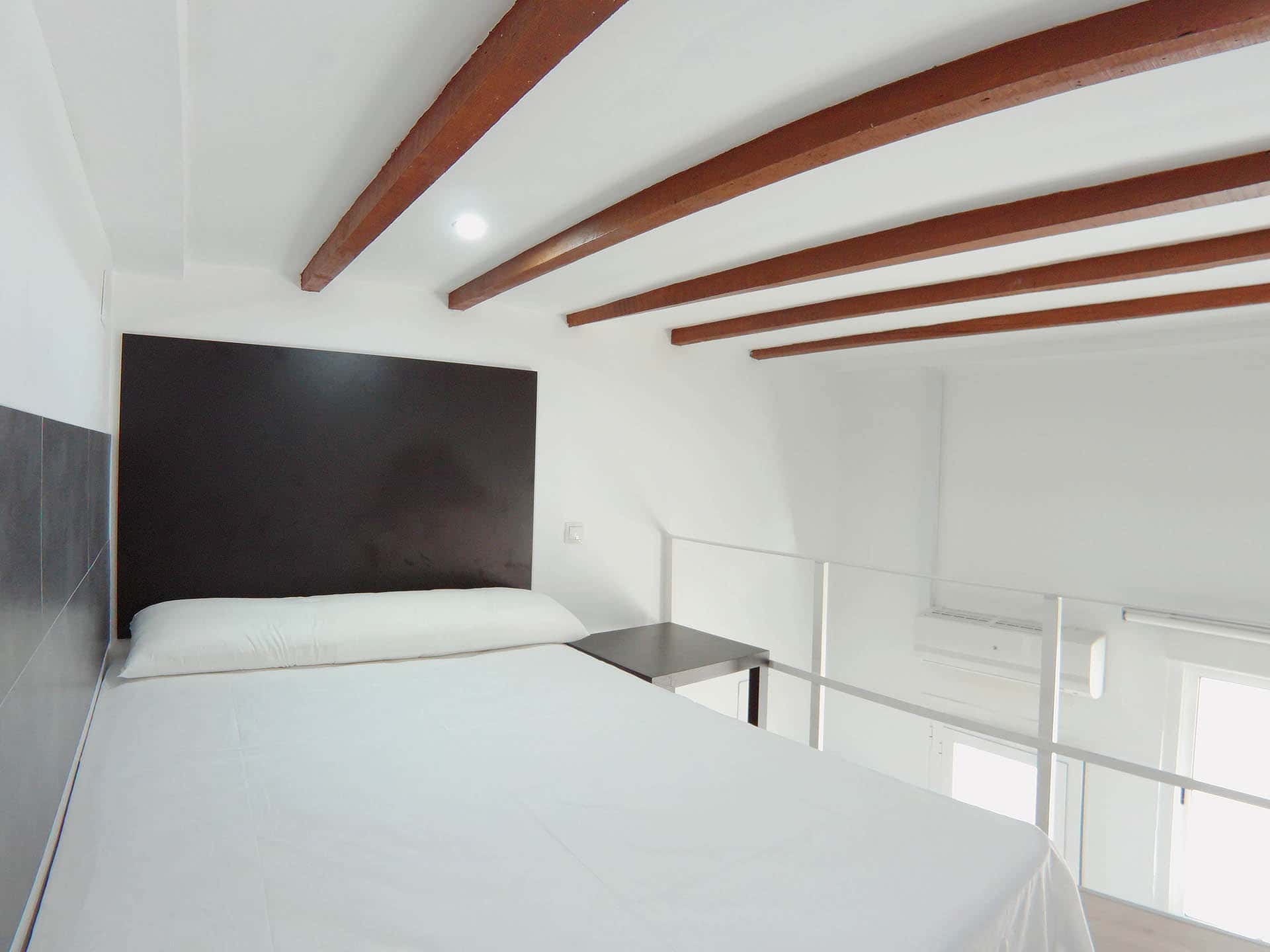 Room Calle Almendrales