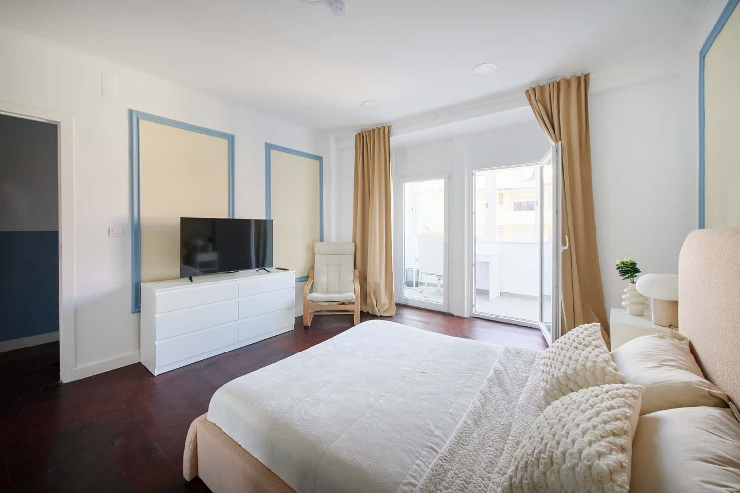 Room 7  - 88. R.Gomes Freire 191 3