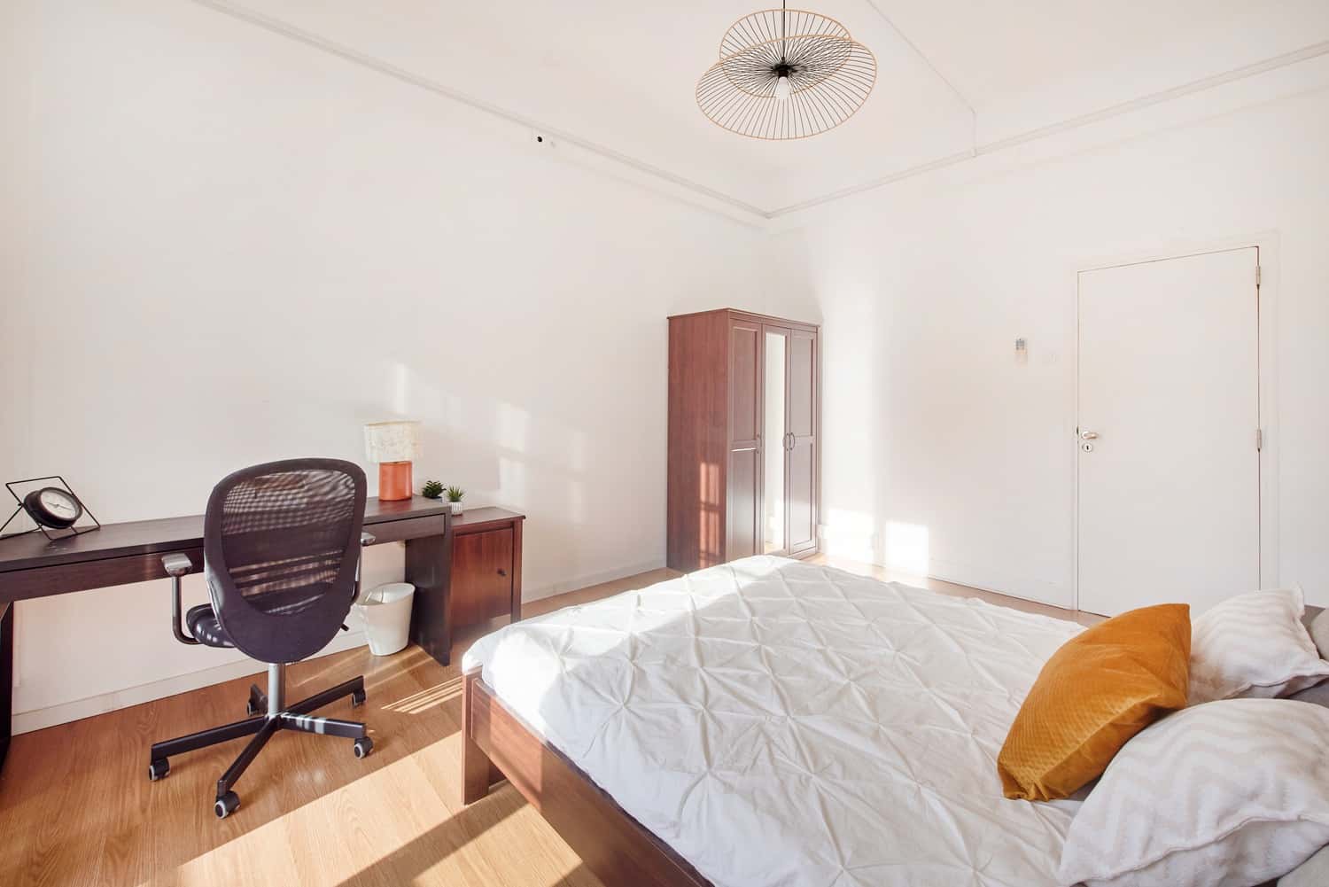 Room in Av. Sidónio Pais 24, 1070-051 Lisboa, Portugal