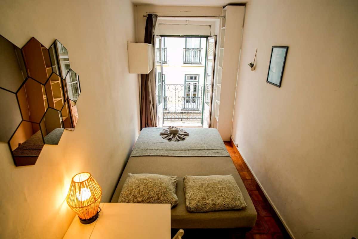 Room in Rua Presidente Arriaga, Lisboa with 4 bedrooms