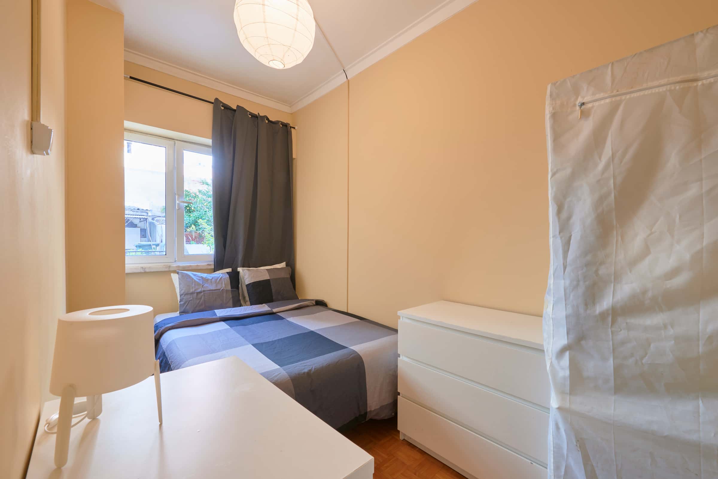 Room in R. Abel Botelho 13, 1500-047 Lisboa, Portogallo