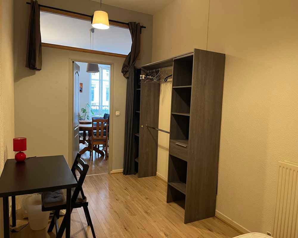 Chambre dans le rue servient