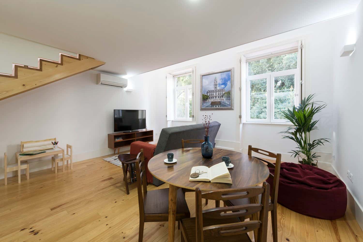 Apartment Mezzanine up to 4 people nearby Bolhão, Porto (Nov-Mar only)