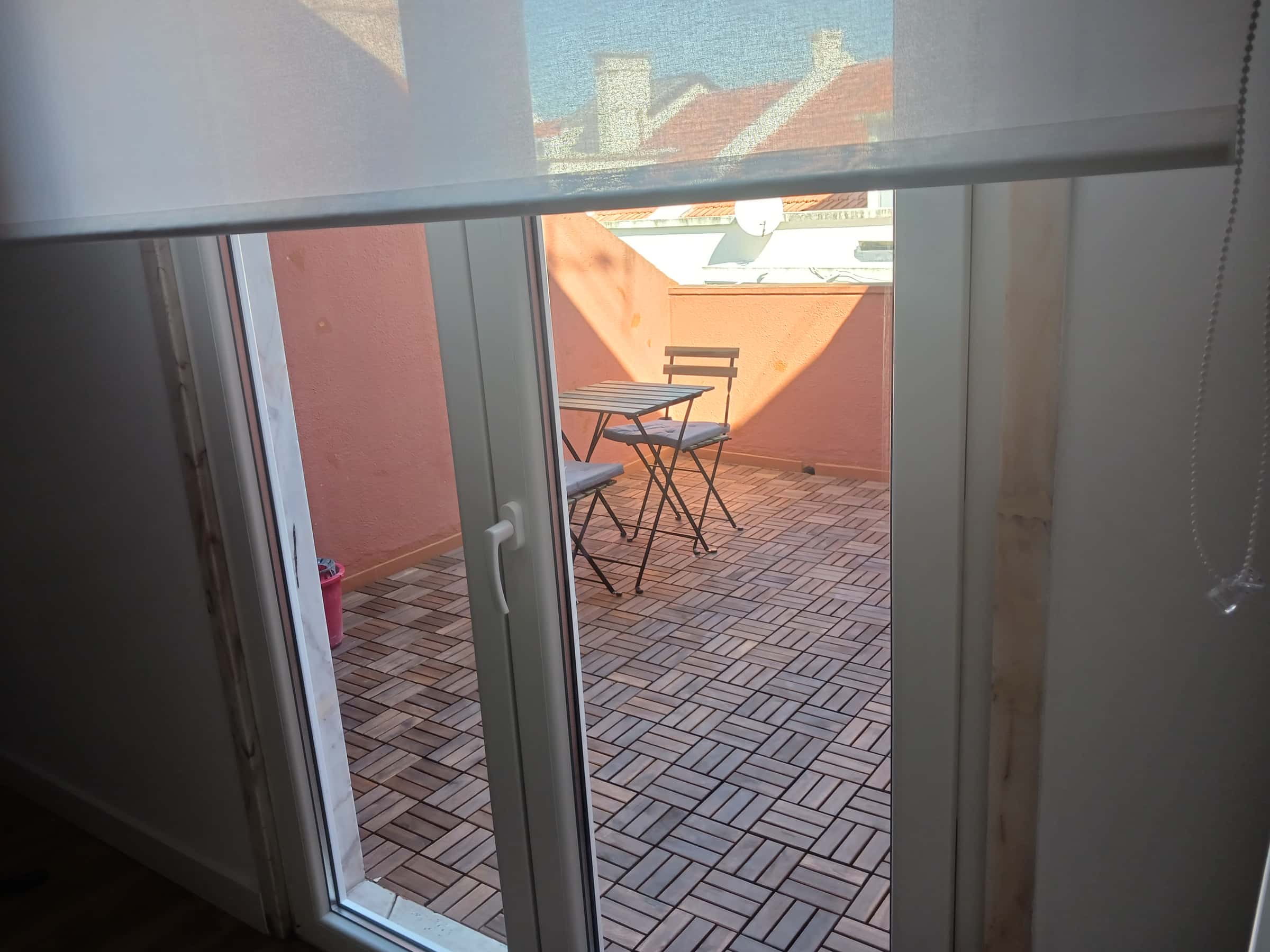 Room with private terrace in Pontinha