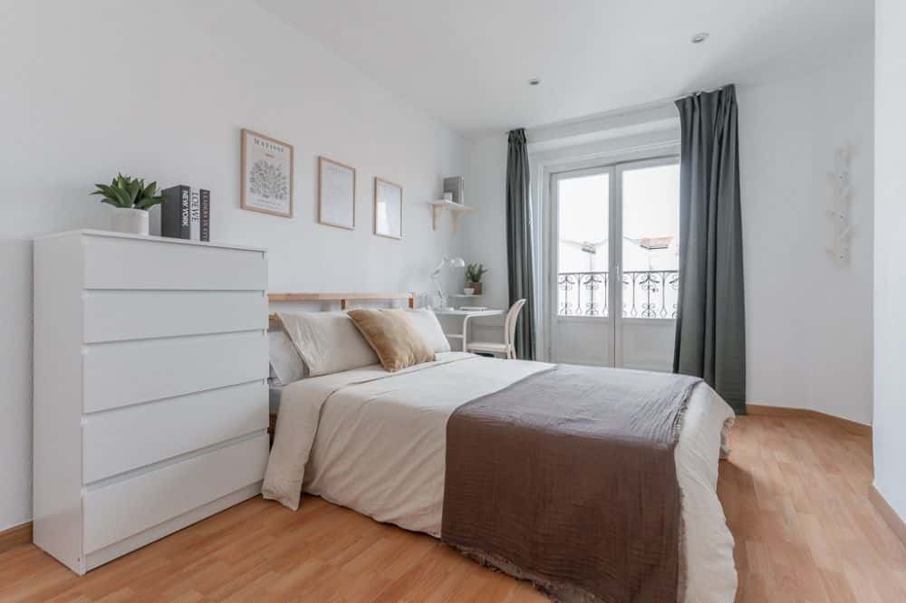 Excelente habitación con balcón en La Latina
