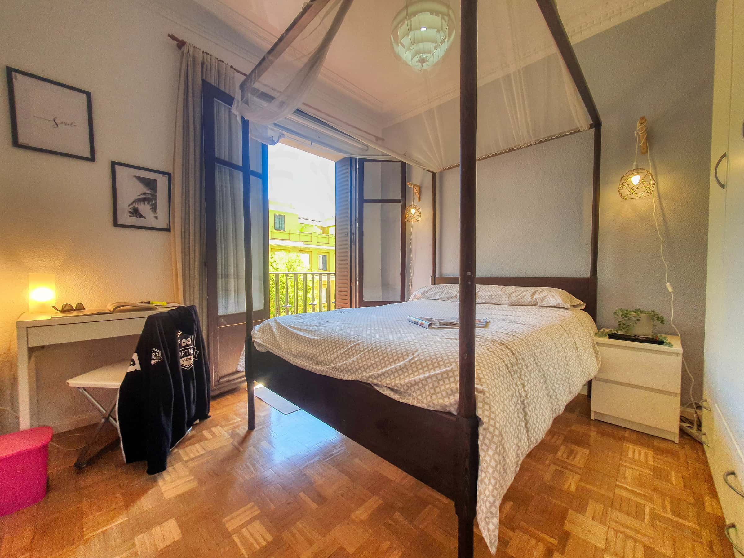 Chambre dans Calle de Vallehermoso, Madrid pour 100 m² avec 5 chambres