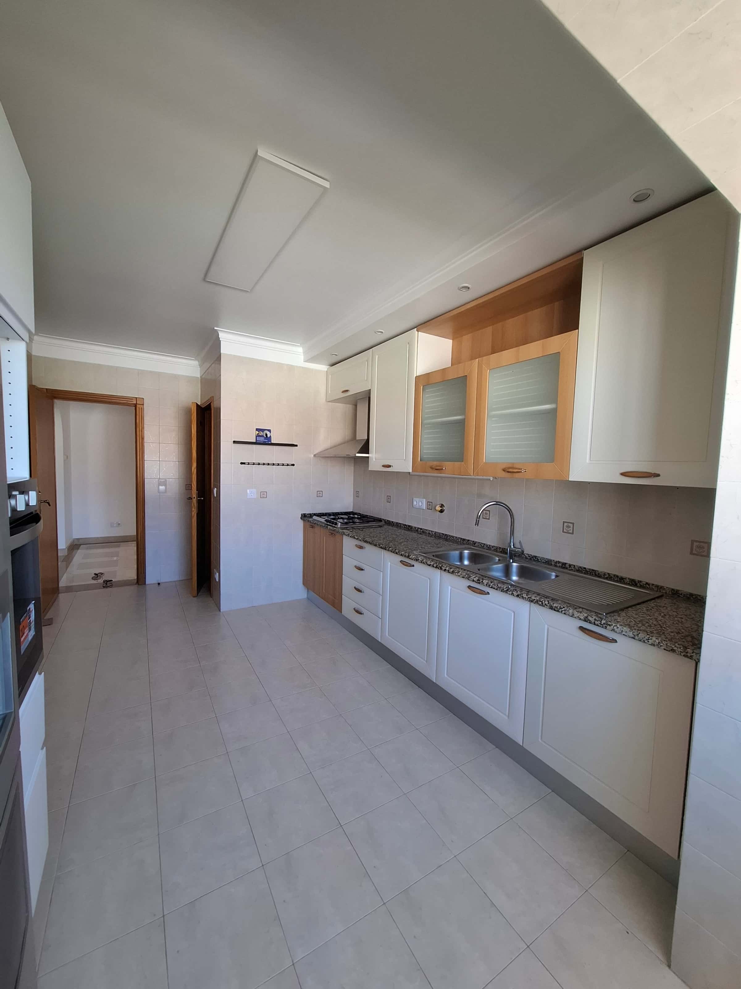 Apartment in Rua Negage, Parede with 134 m² and 2 bedrooms