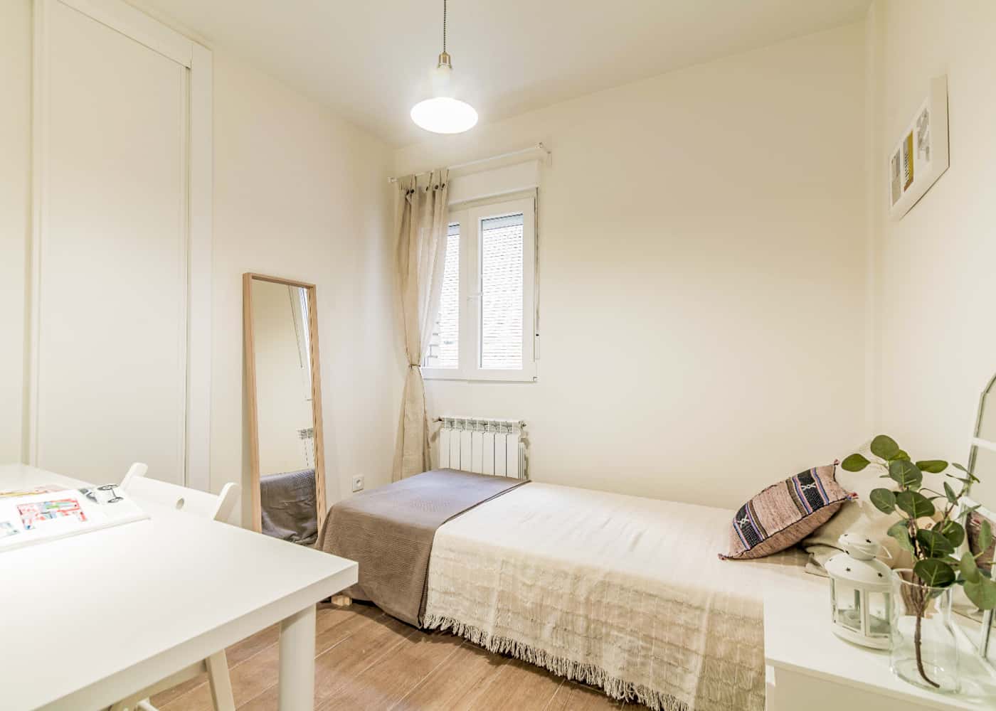 Habitacion privada en Paseo Reina Cristina, Madrid