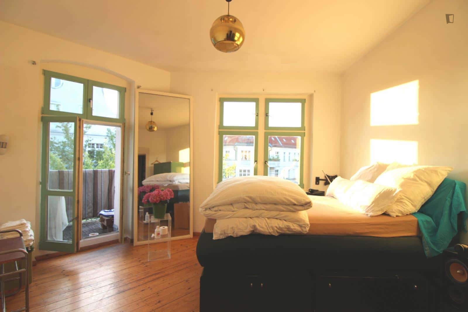 Room in Senefelderstraße, Berlin for 90 m² with 3 bedrooms - Photo 3