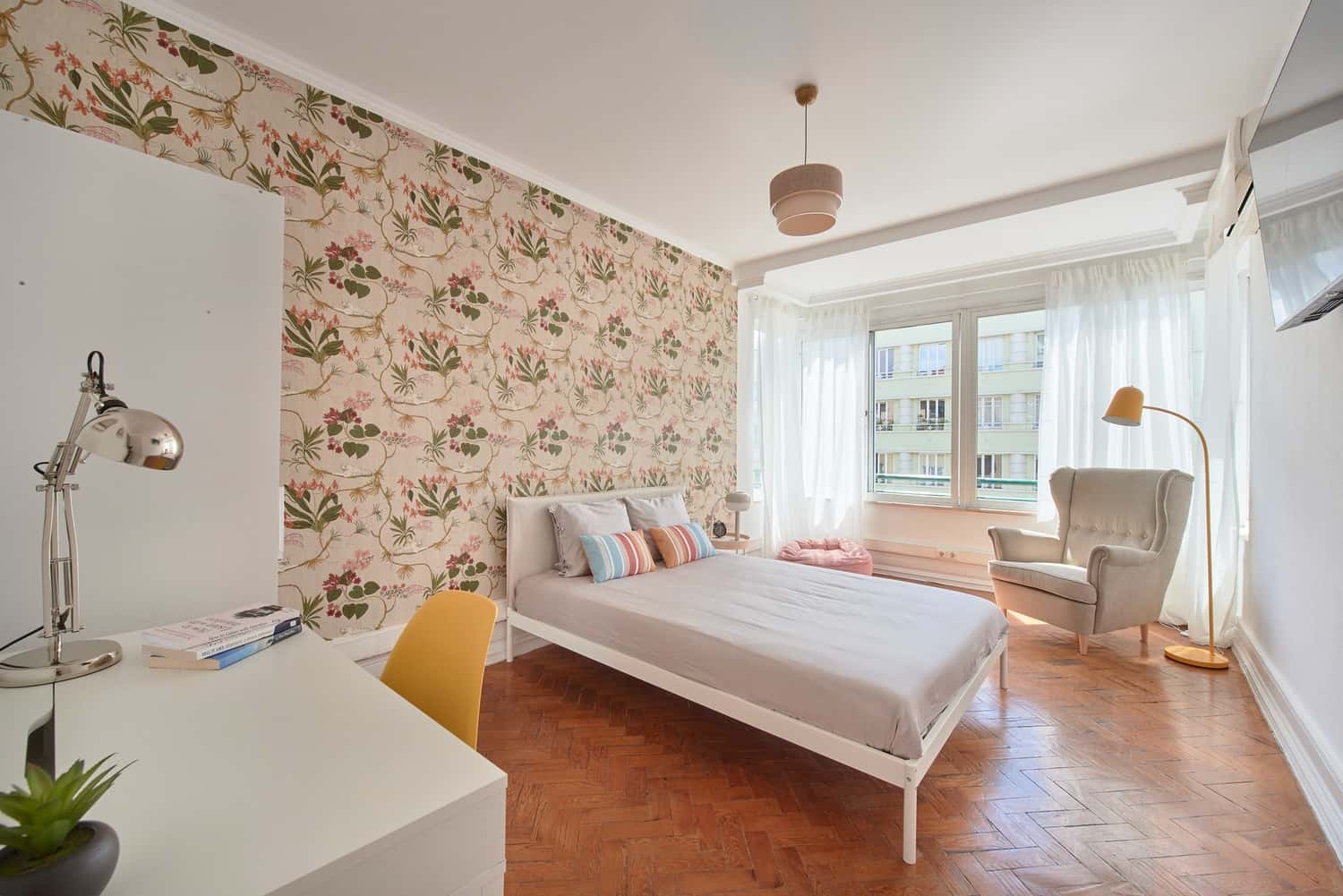 Room 5 - 46. Rua Castilho 90 4E