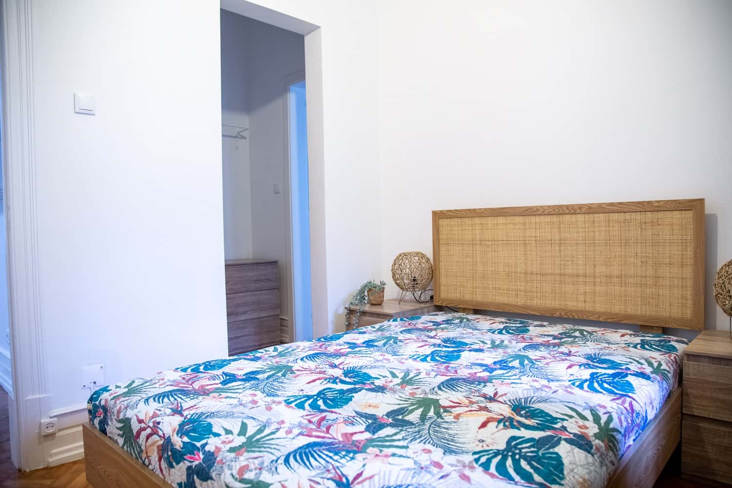 Room 10 - 30. Rodrigo Fonseca 135 1E