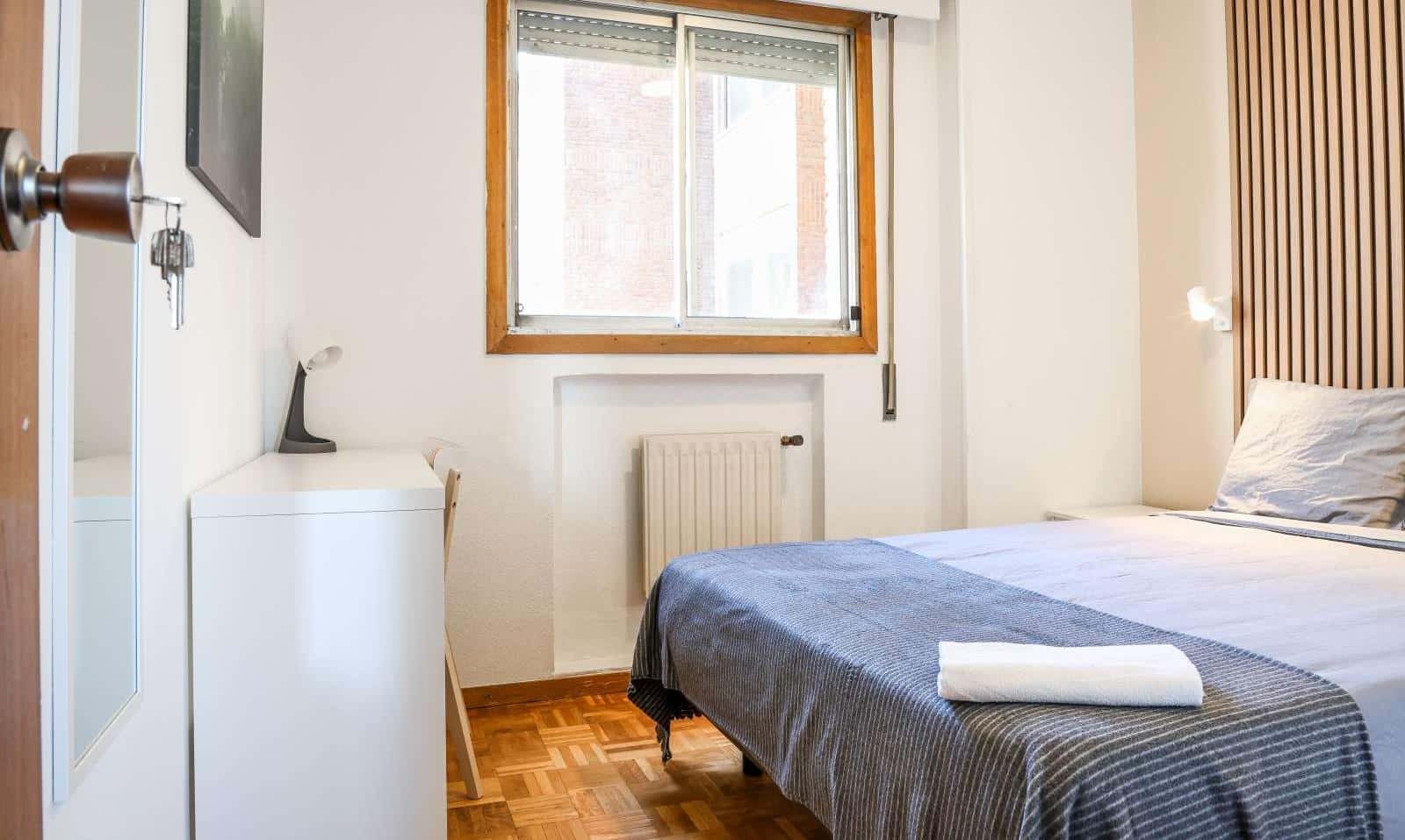 Double bed in Rooms for rent in Madrid