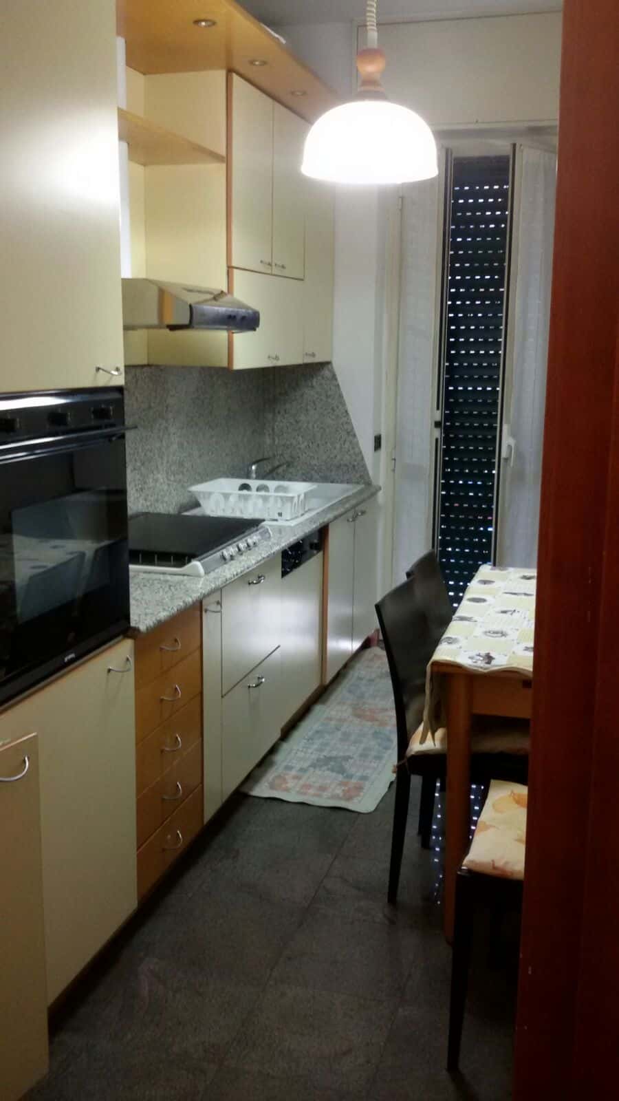 Room in Via Pellegrino Rossi, Milano for 58 m² with 2 bedrooms