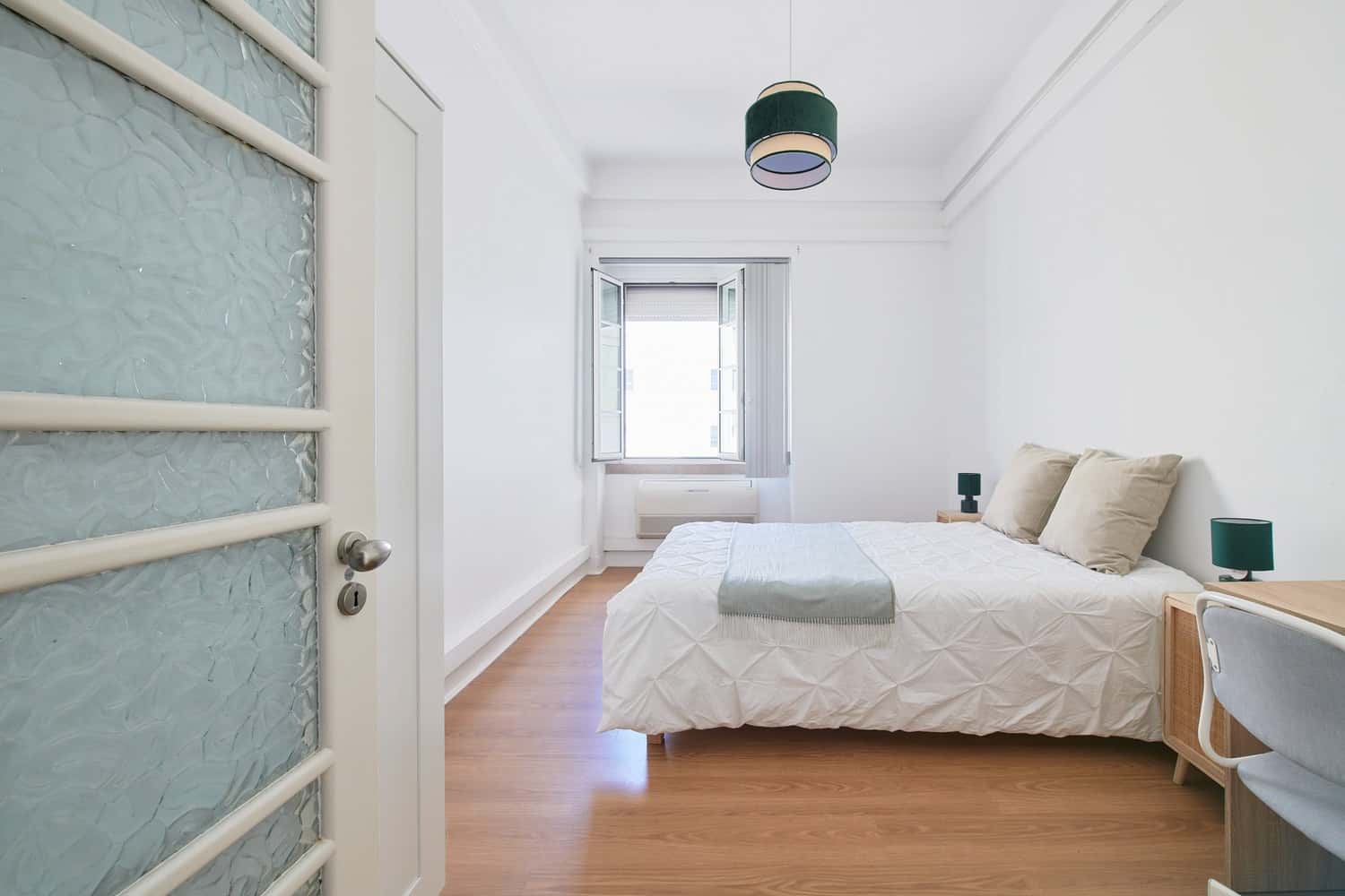 Room 9 - 37. Sidonio Pais nr 24 1E