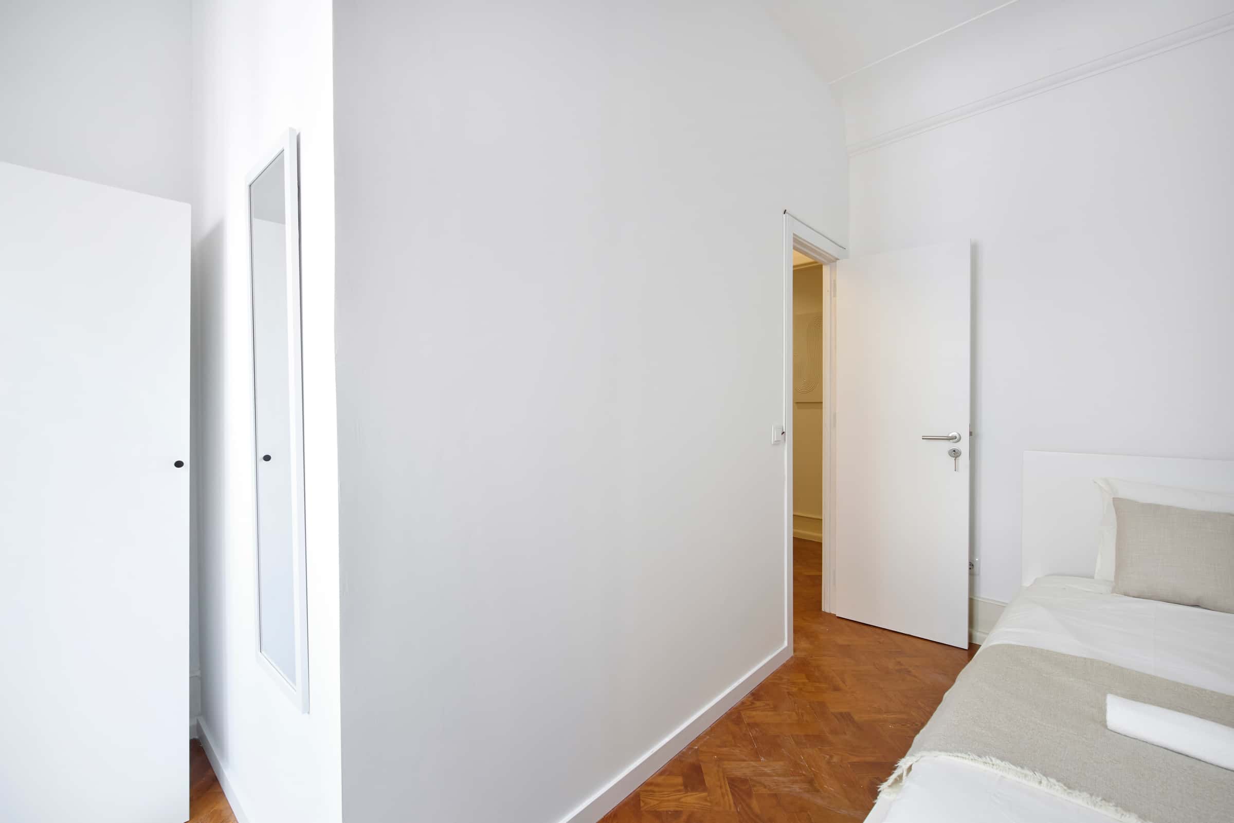 Bedroom in a 7-Bedroom Apartment in Rua Joaquim António de Aguiar, Lisbon - Room 6
