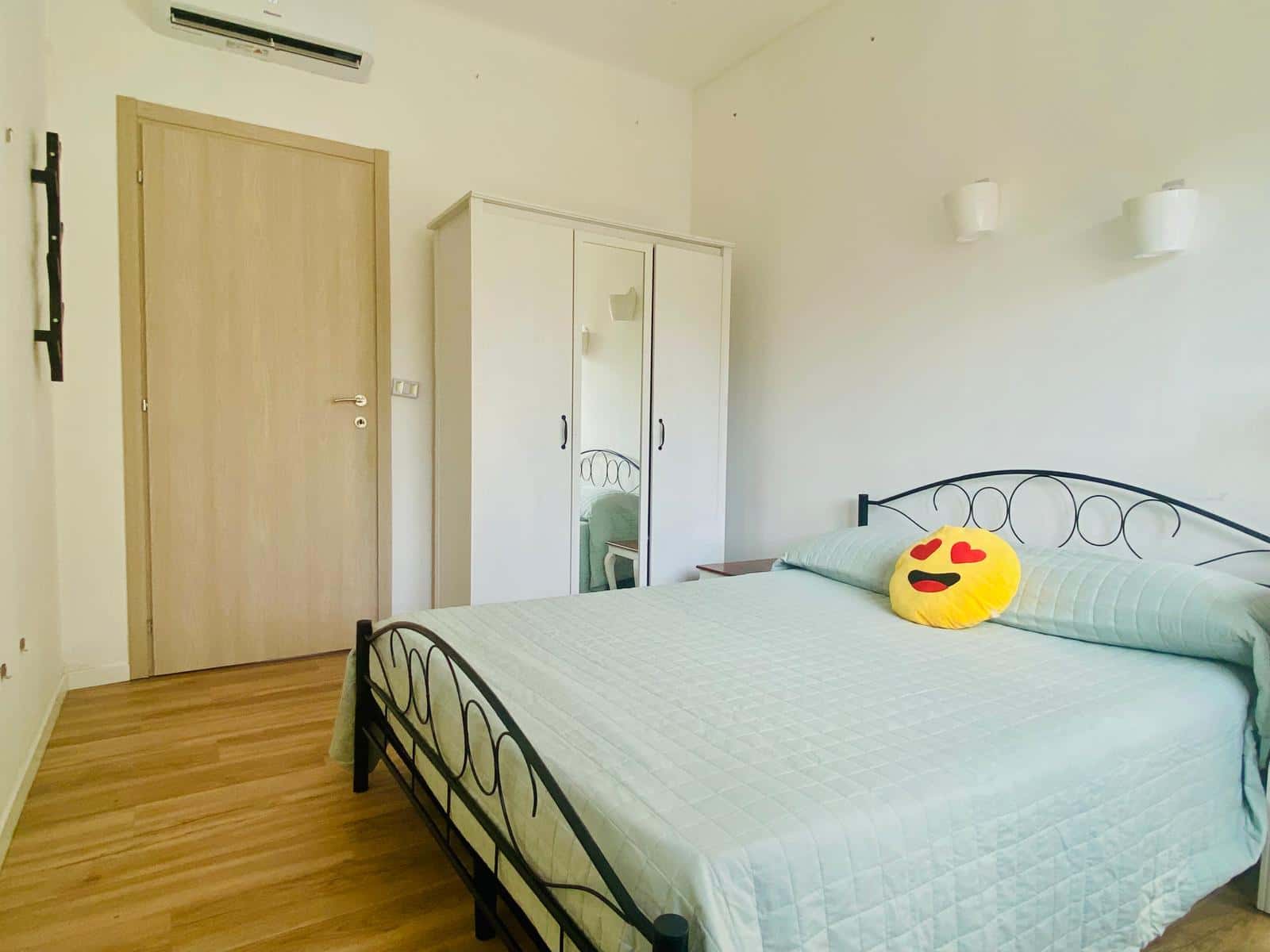 Stanza in Via Sesto Calende, Milano di 150 m² con 4 camere