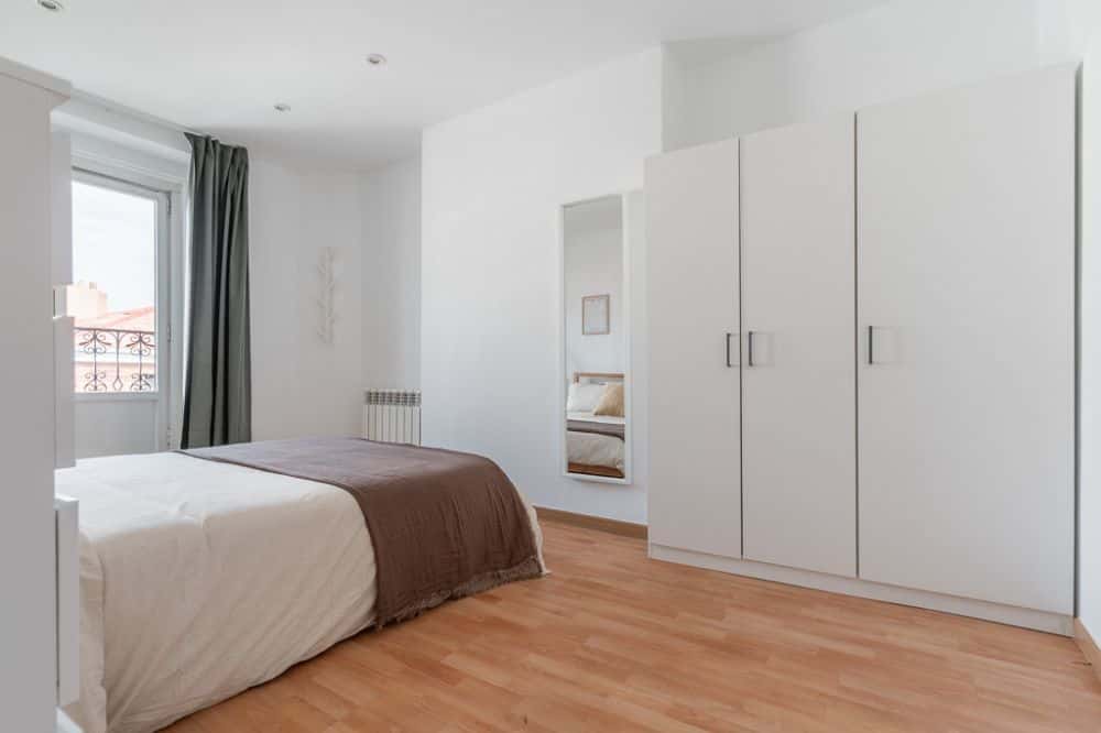 Excelente habitación con balcón en La Latina
