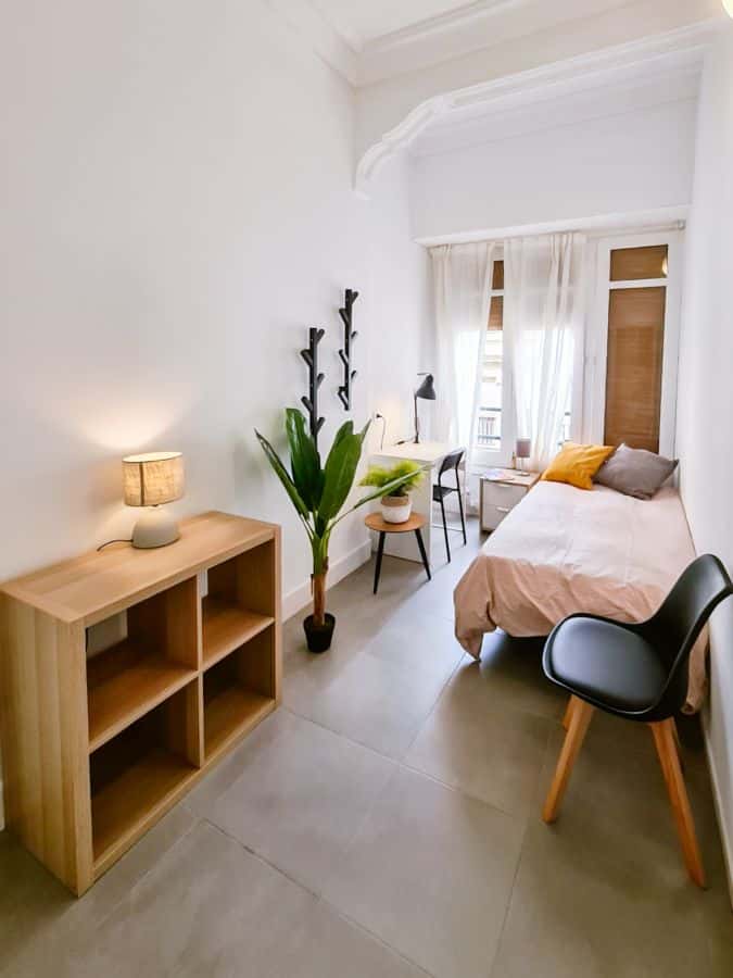 Habitación en piso de 7 habitaciones en Ciutat Vella